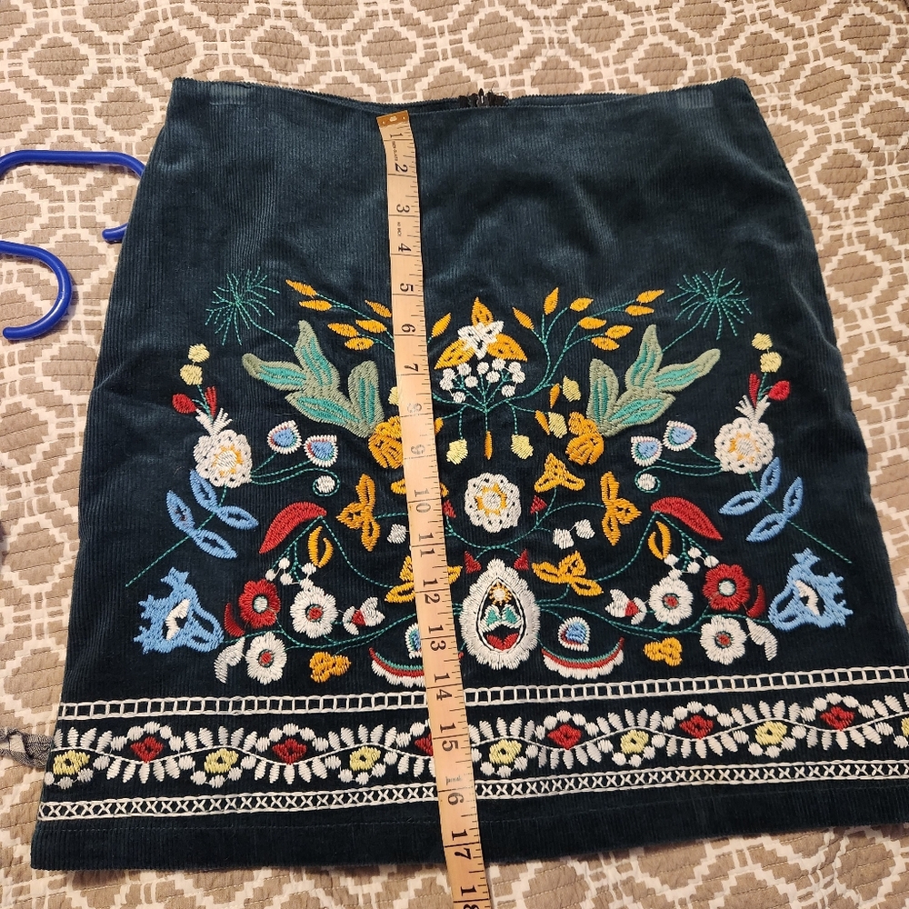 Simplee embroidered floral corduroy double lined skirt size Large
